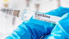 Dudan docentes cruzar a EU por vacuna Cansino